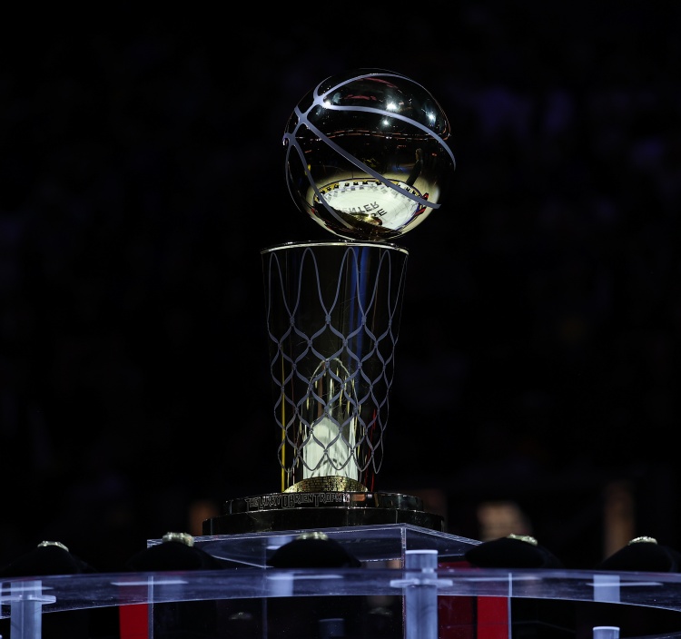 吧友们认为 目前联盟里哪支球队最有冠军相？