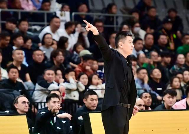 一夜3大冷门！CBA真是太刺激了，豪门9连胜被终结，黑马彻底褪色