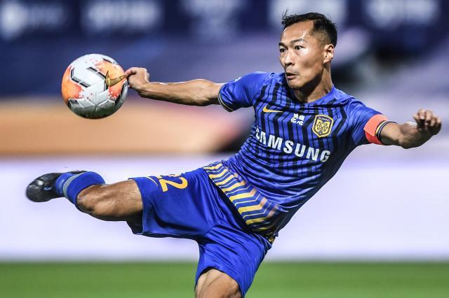 云开体育官网-吴曦重回申花不占转会名额 年薪控制在500万以内